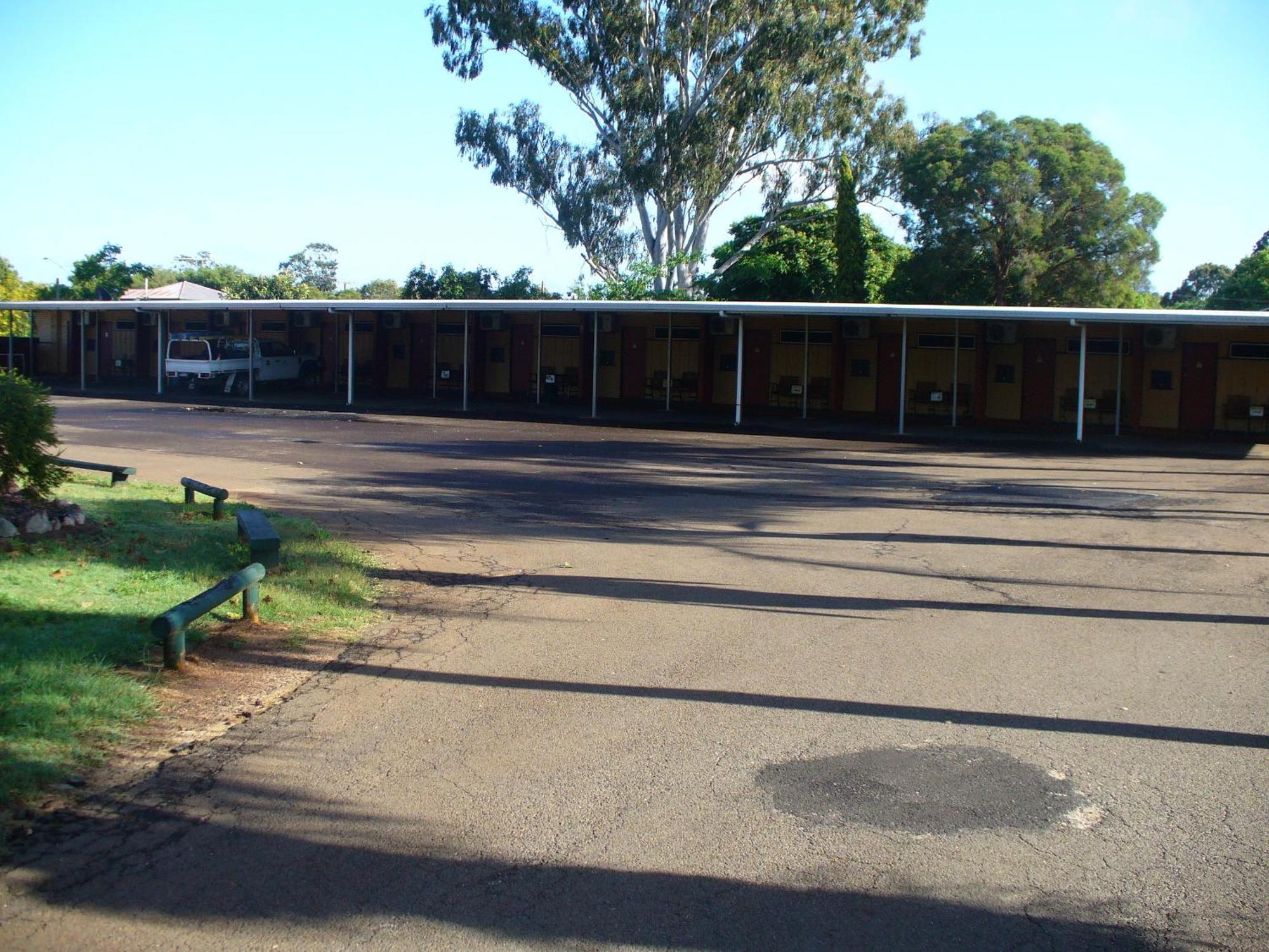 Motel Oasis Kingaroy Bagian luar foto