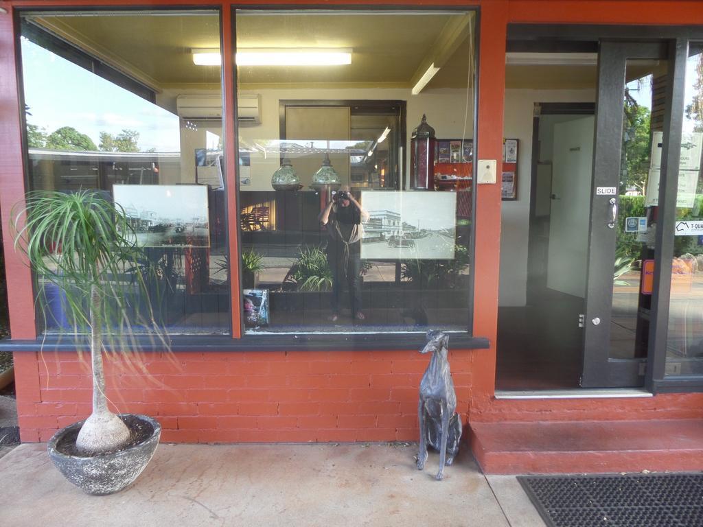 Motel Oasis Kingaroy Bagian luar foto