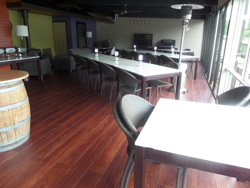 Motel Oasis Kingaroy Bagian luar foto