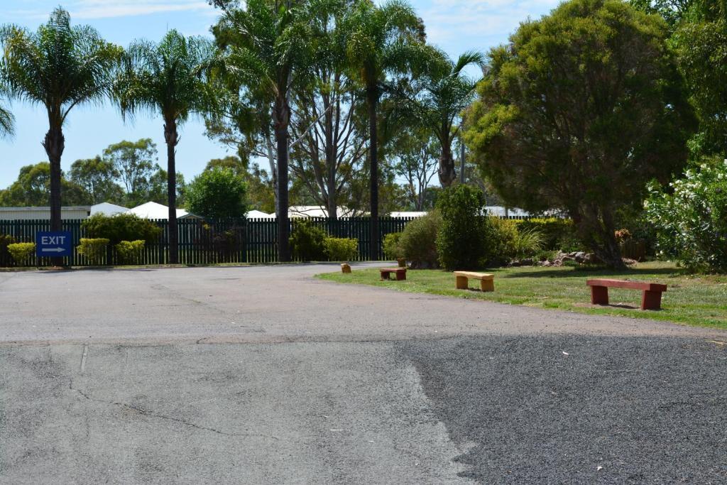Motel Oasis Kingaroy Bagian luar foto