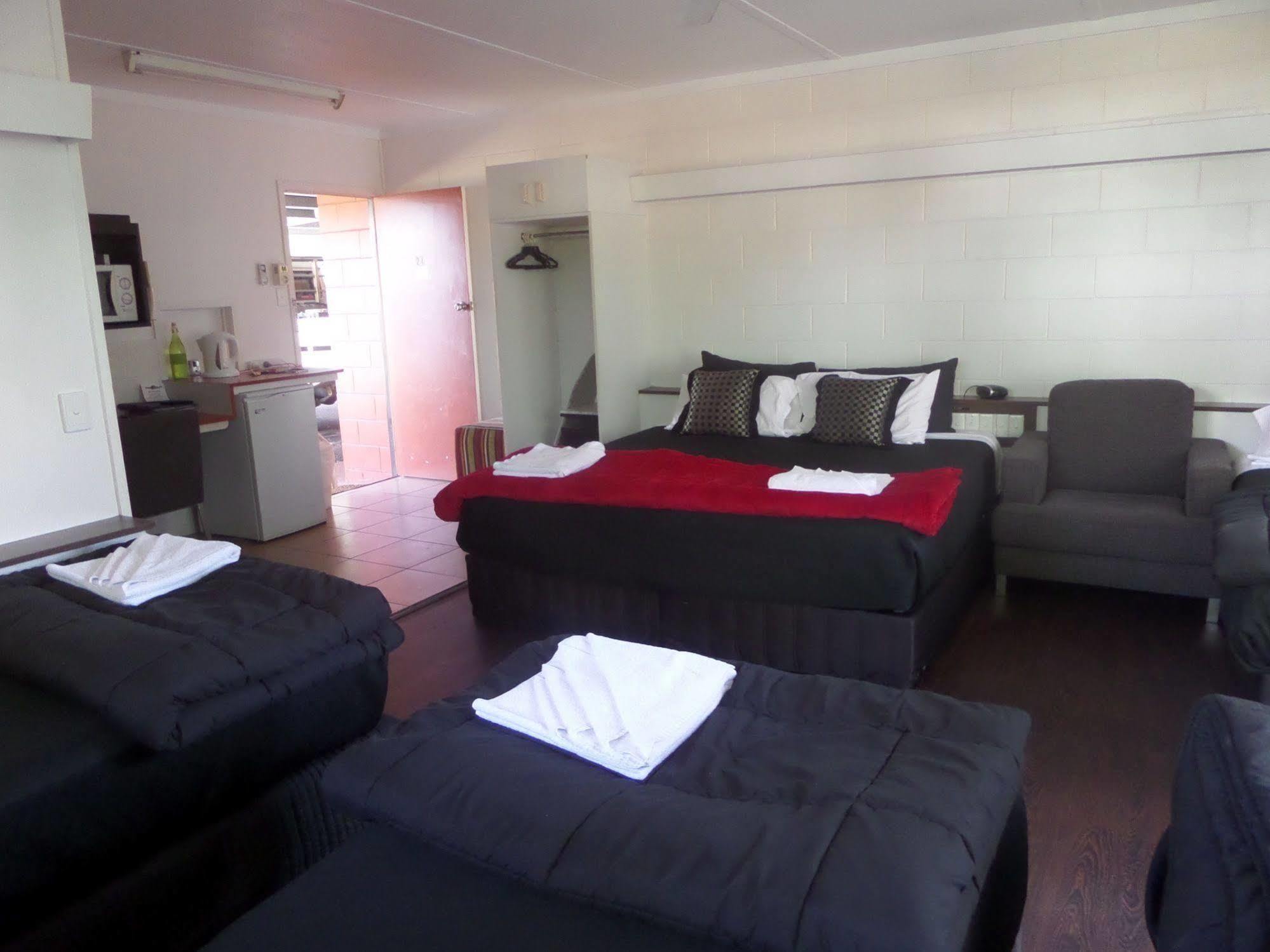 Motel Oasis Kingaroy Bagian luar foto