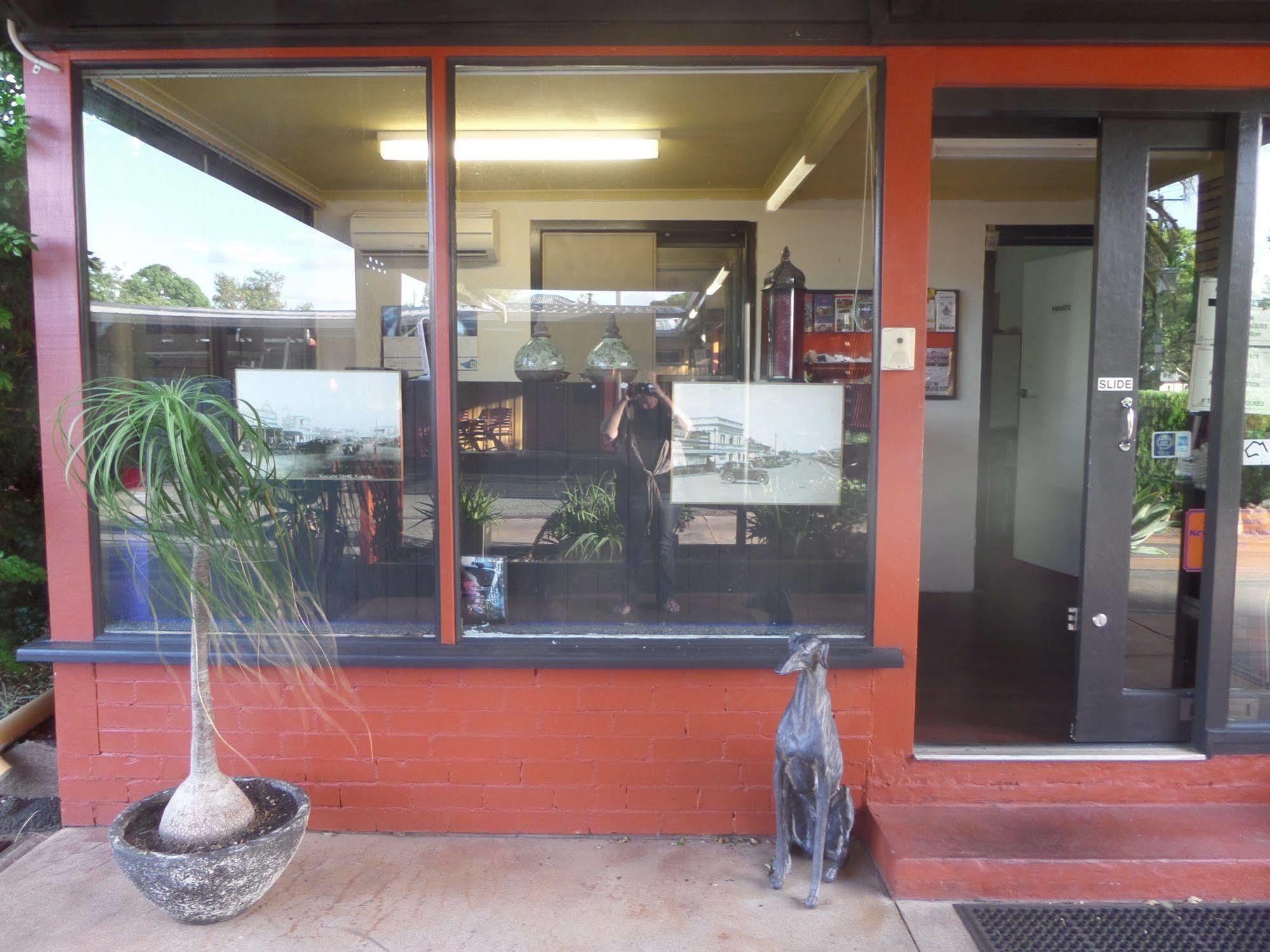 Motel Oasis Kingaroy Bagian luar foto
