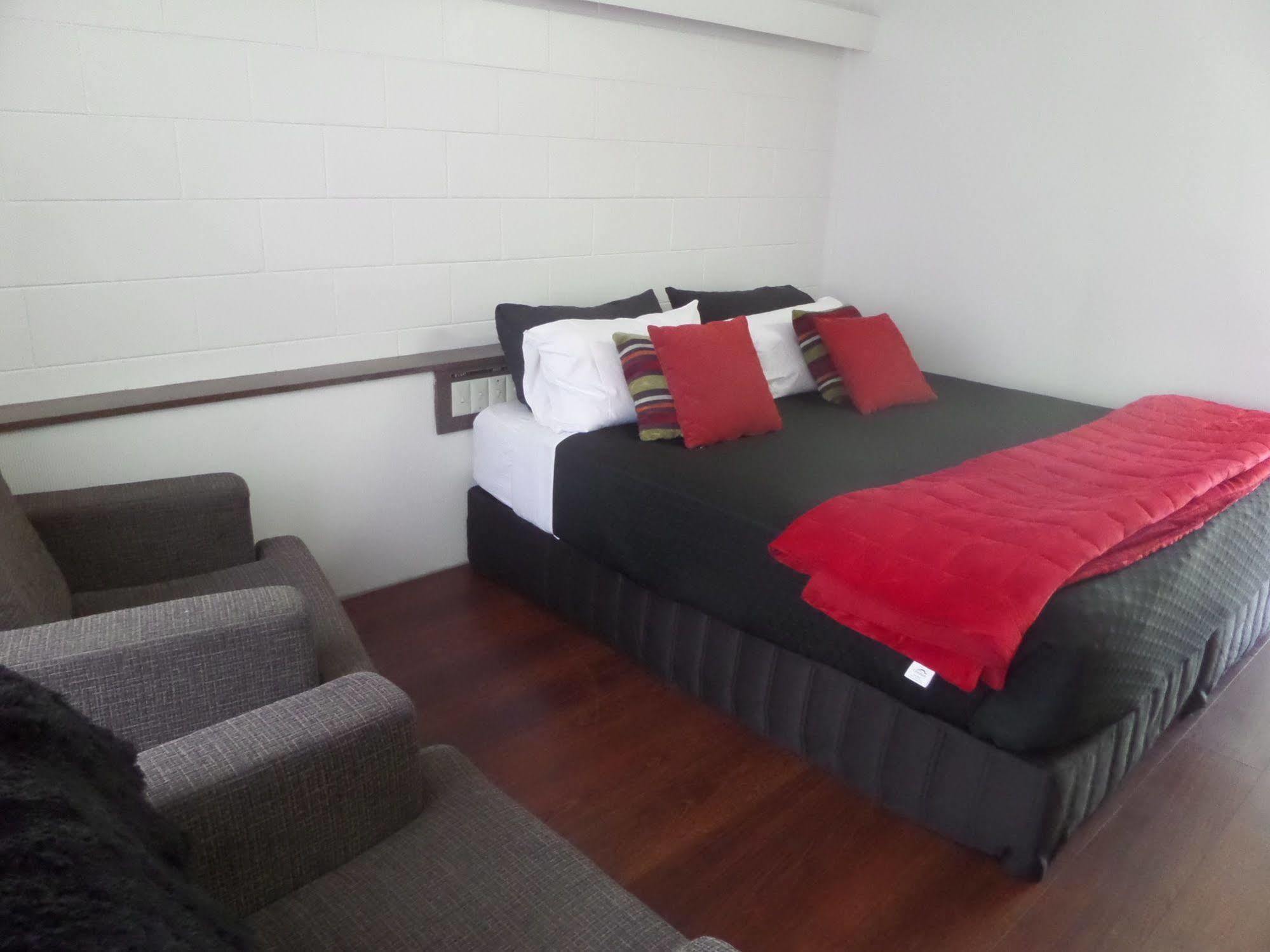 Motel Oasis Kingaroy Bagian luar foto