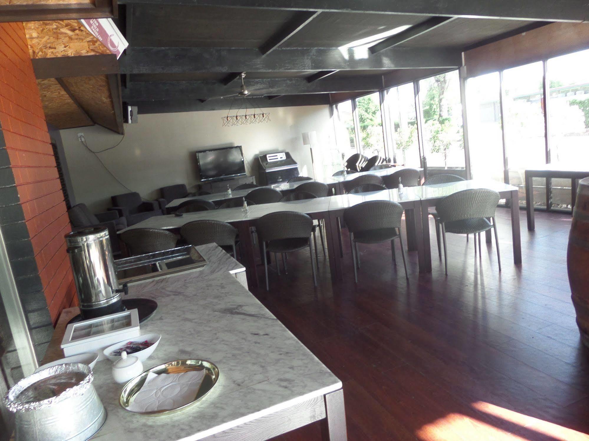 Motel Oasis Kingaroy Bagian luar foto