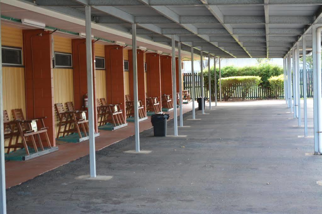 Motel Oasis Kingaroy Bagian luar foto